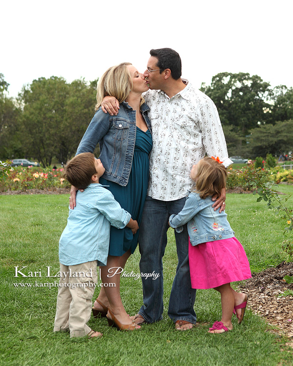 Family portrait with parents kissing